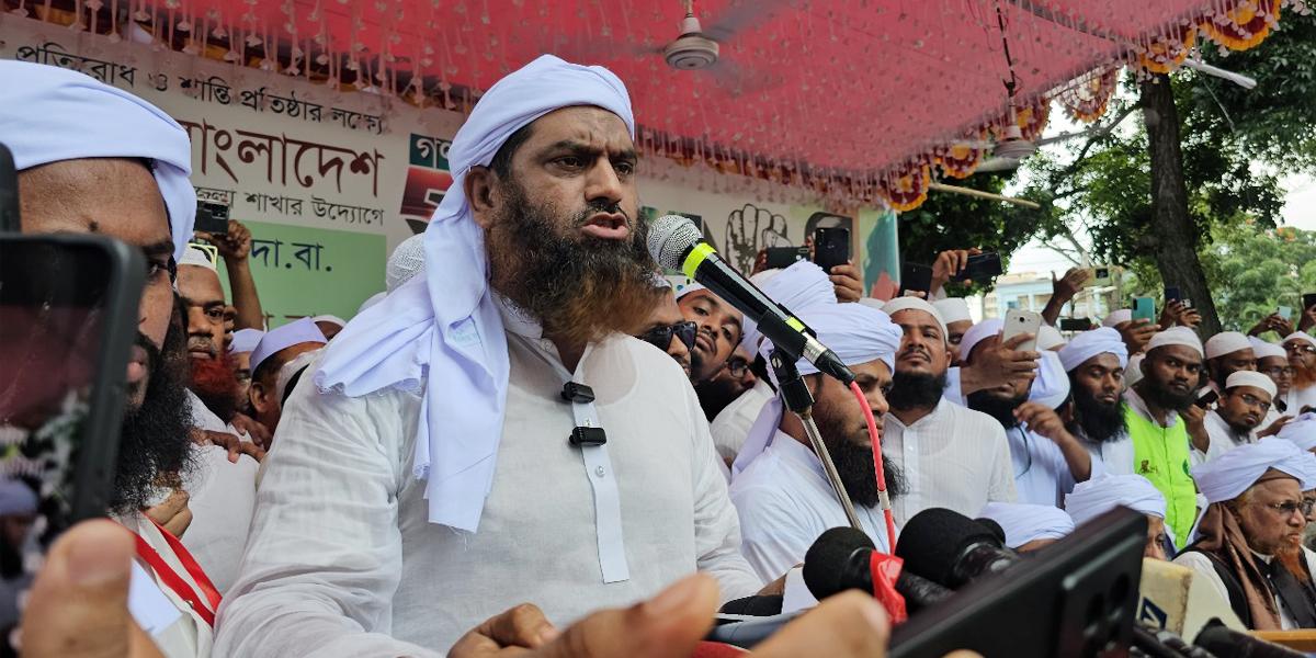 শেখ হাসিনাকে বিচারের কাঠগড়ায় দাঁড় করাতে হবে: মামুনুল হক